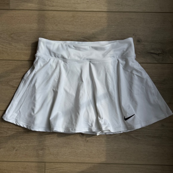 Nike white tennis skirt with built in shorts - Picture 1 of 4